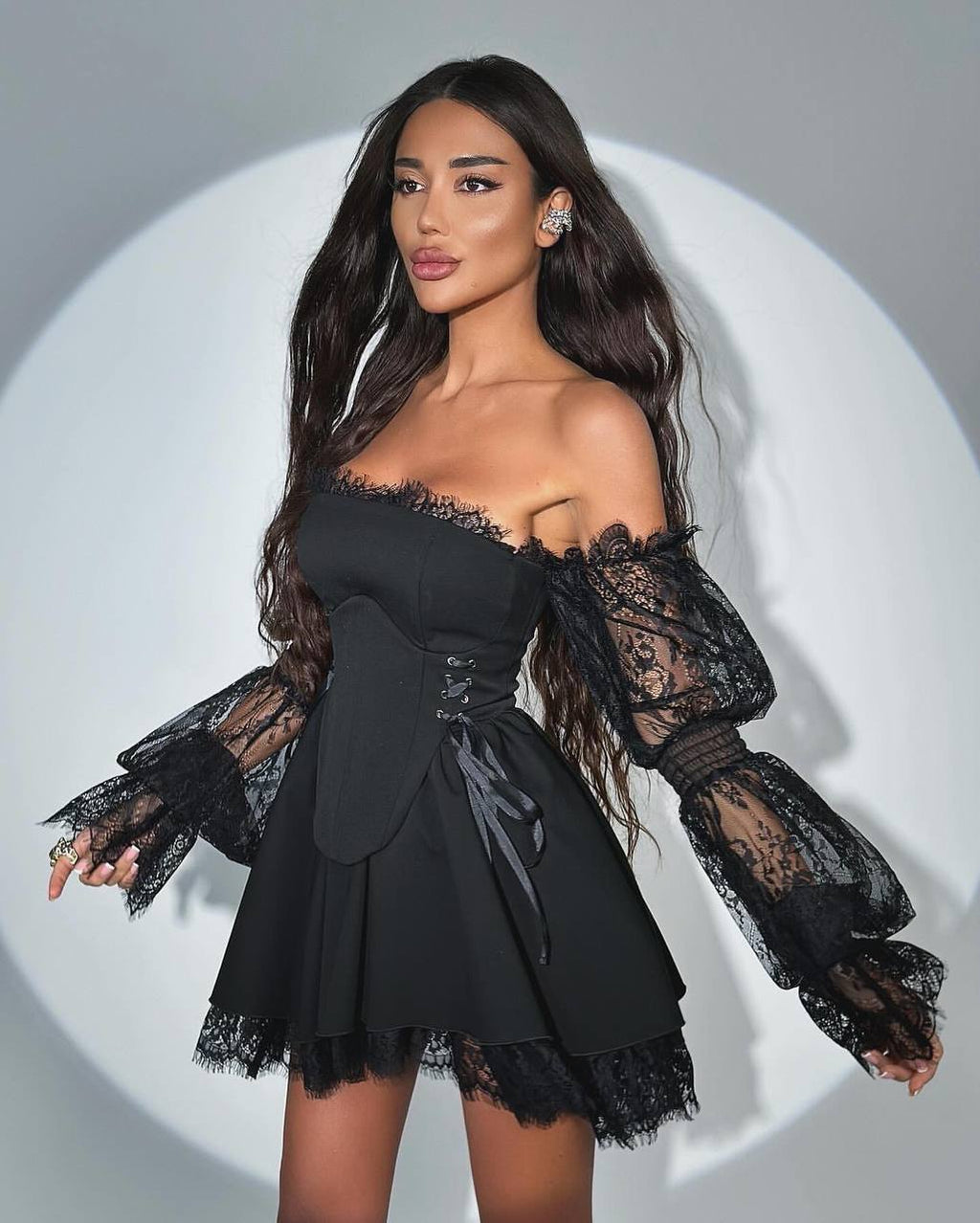 Dantelli Kuş Gözü Detay Elbise